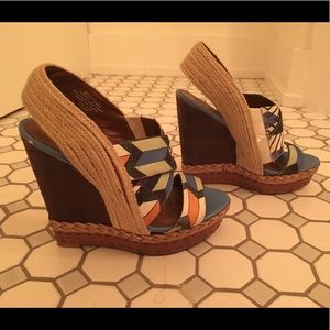 Boutique 9 Isabella Wedge